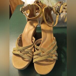 UGG Womens Size 10 Wedge Sandals Sparkle Light Gold